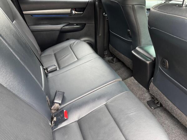 Toyota Hilux 2.8 D-4D Invincible X Auto 4WD Euro 6 (s/s) 4dr at 43th