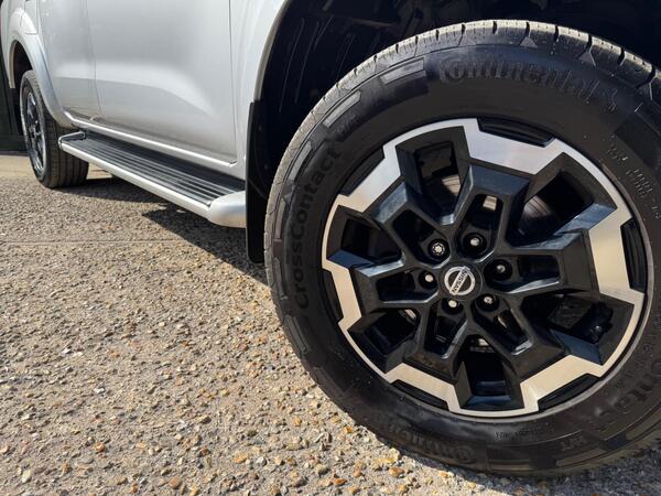Nissan Navara 2.3 dCi Tekna Auto 4WD Euro 6 4dr at 35th