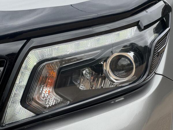 Nissan Navara 2.3 dCi N-Guard Pickup Double Cab 4dr Diesel Auto 4WD Euro 6 (190 ps)