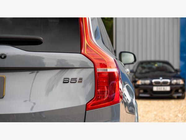 VOLVO XC90 R-DESIGN B5 MHEV AWD AUTO - Image 13
