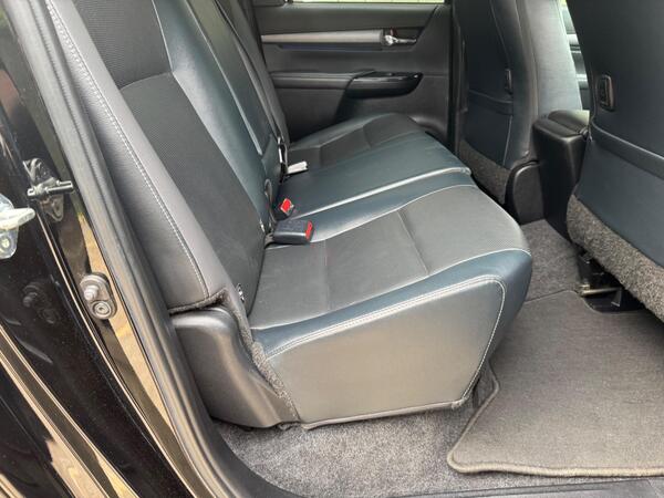 Toyota Hilux 2.8 D-4D Invincible X 4WD Euro 6 (s/s) 4dr at 33th