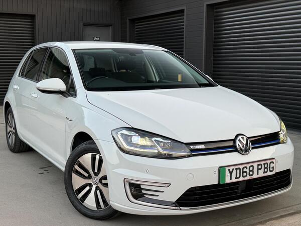 Volkswagen e-Golf 35.8kWh e-Golf Auto 5dr - Image 1