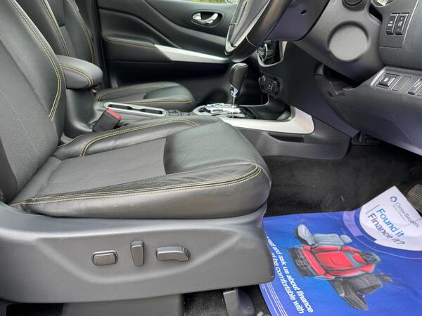 Nissan Navara 2.3 dCi N-Guard Auto 4WD Euro 6 4dr at 23th