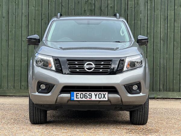 Nissan Navara 2.3 dCi N-Guard Auto 4WD Euro 6 4dr at 9th