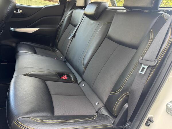 Nissan Navara 2.3 dCi N-Guard Auto 4WD Euro 6 4dr at 39th