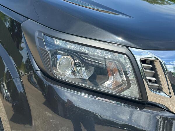 Nissan Navara 2.3 dCi Tekna 4WD Euro 6 (s/s) 4dr at 42th