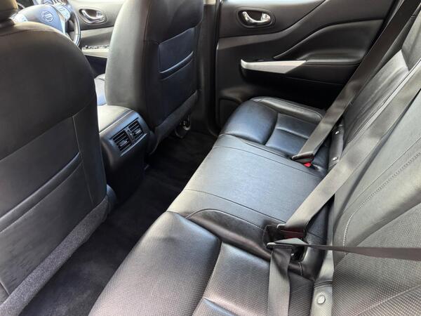 Nissan Navara 2.3 dCi Tekna Auto 4WD Euro 6 4dr at 20th
