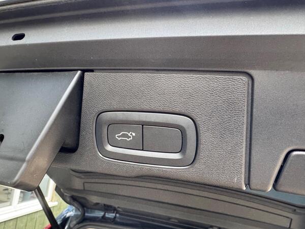 Volvo XC60 2.0 T4 Edition Auto Euro 6 (s/s) 5dr at 32th