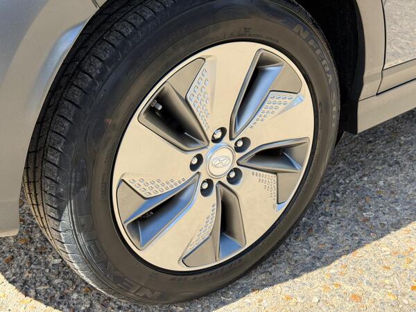 Hyundai KONA 64kWh Premium SE Auto 5dr (7kW Charger)