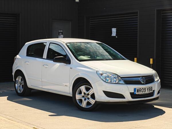 Vauxhall Astra 1.8i 16v Club 5dr - Image 1