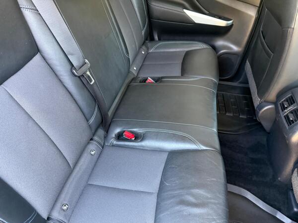 Nissan Navara 2.3 dCi N-Guard 4WD Euro 6 (s/s) 4dr at 27th
