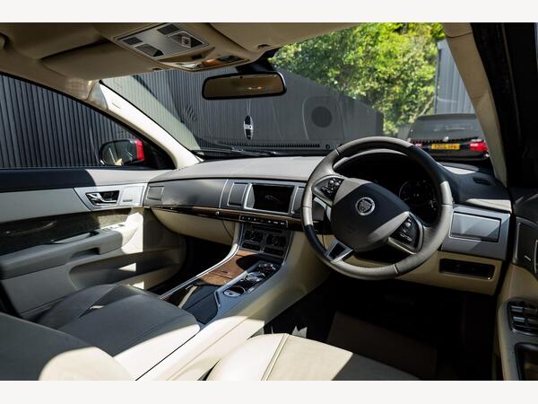 JAGUAR XF PREMIUM LUXURY D AUTO - Image 24