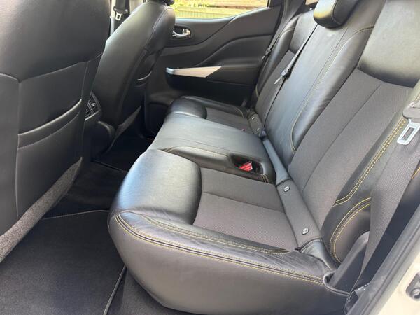 Nissan Navara 2.3 dCi N-Guard Auto 4WD Euro 6 4dr at 40th