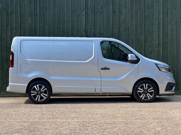 Renault Trafic 2.0 dCi Blue SL30 Extra Sport L1 H1 Euro 6 (s/s) 5dr at 9th