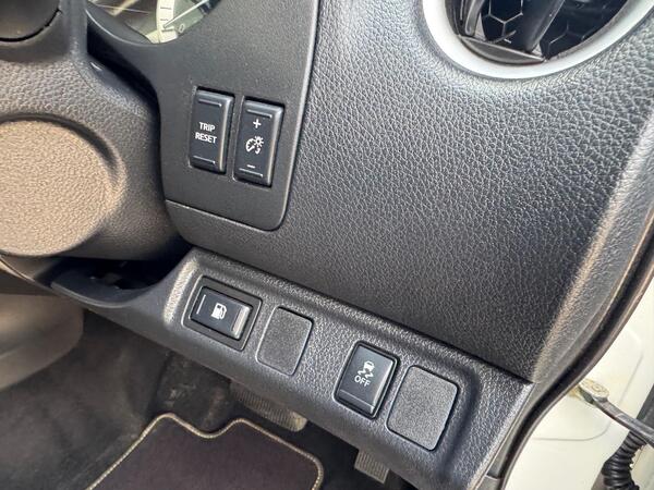 Nissan Navara 2.3 dCi N-Guard Auto 4WD Euro 6 4dr at 23th