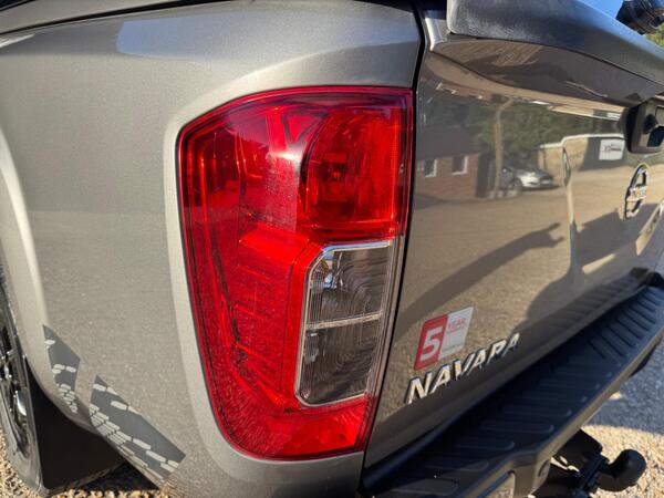 Nissan Navara 2.3 dCi N-Guard 4WD Euro 6 (s/s) 4dr at 45th
