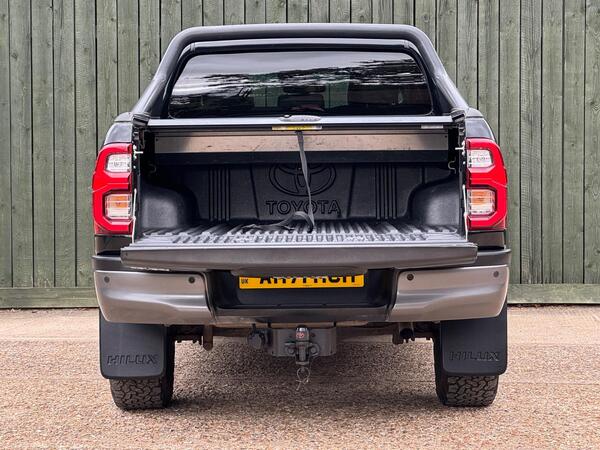 Toyota Hilux 2.8 D-4D Invincible X 4WD Euro 6 (s/s) 4dr at 17th