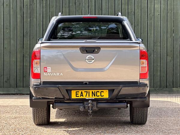Nissan Navara 2.3 dCi N-Guard Pickup Double Cab 4dr Diesel Auto 4WD Euro 6 (190 ps)