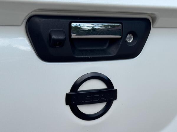 Nissan Navara 2.3 dCi N-Guard Auto 4WD Euro 6 4dr at 51th