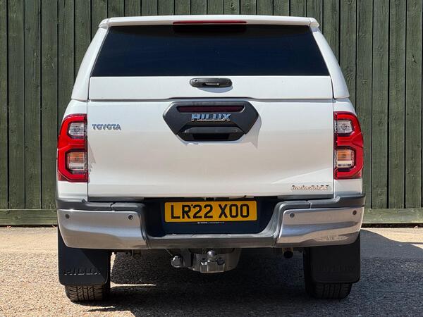 Toyota Hilux 2.8 D-4D Invincible X Auto 4WD Euro 6 (s/s) 4dr at 15th