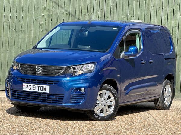 Peugeot Partner 1.5 BlueHDi 1000 Asphalt Standard Panel Van EAT8 SWB Euro 6 (s/s) 5dr at 4th