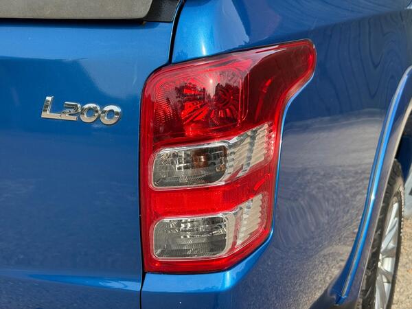 Mitsubishi L200 2.4 DI-D DC Warrior Pickup Double Cab 4dr Diesel Manual 4WD Euro 6 (178 ps)