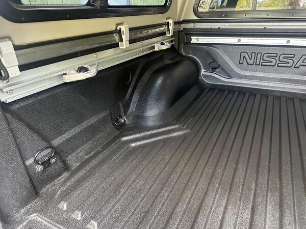 Nissan Navara 2.3 dCi N-Guard Pickup Double Cab 4dr Diesel Auto 4WD Euro 6 (190 ps)