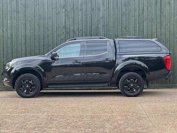 Nissan Navara 2.3 dCi N-Guard Auto 4WD Euro 6 4dr at 9th