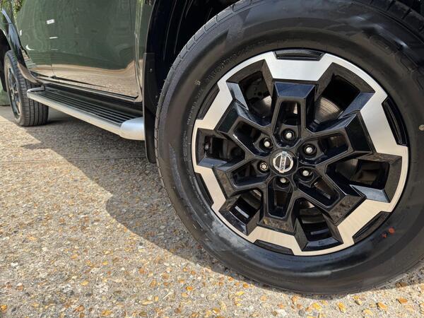 Nissan Navara 2.3 dCi Tekna 4WD Euro 6 (s/s) 4dr at 42th