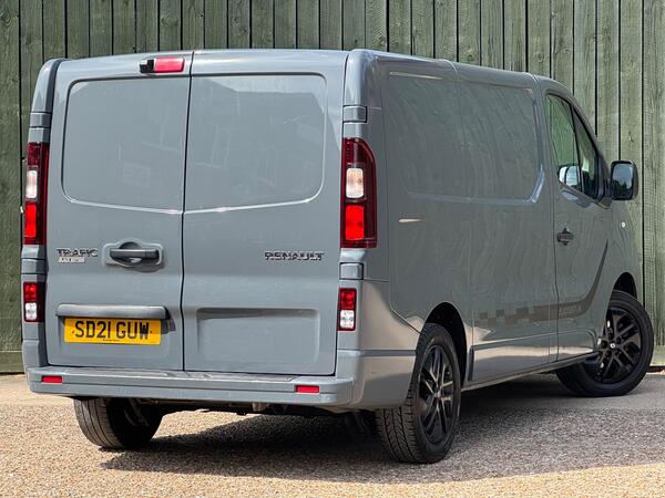 Renault Trafic 2.0 dCi ENERGY 28 Black Edition SWB Standard Roof Euro 6 (s/s) 5dr at 19th