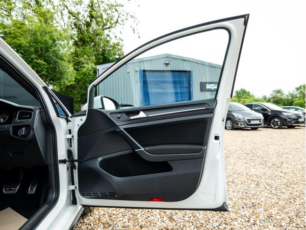 VOLKSWAGEN GOLF GTD S-A - Image 32