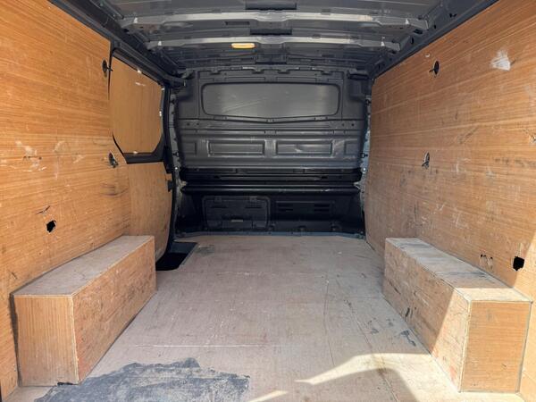 Renault Trafic 2.0 dCi ENERGY 28 Black Edition SWB Standard Roof Euro 6 (s/s) 5dr at 43th