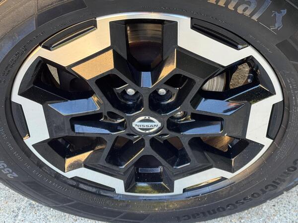 Nissan Navara 2.3 dCi Tekna 4WD Euro 6 (s/s) 4dr