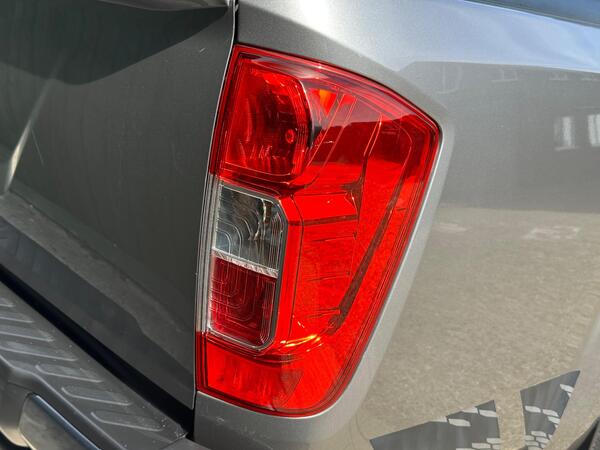 Nissan Navara 2.3 dCi N-Guard Pickup Double Cab 4dr Diesel Auto 4WD Euro 6 (190 ps)