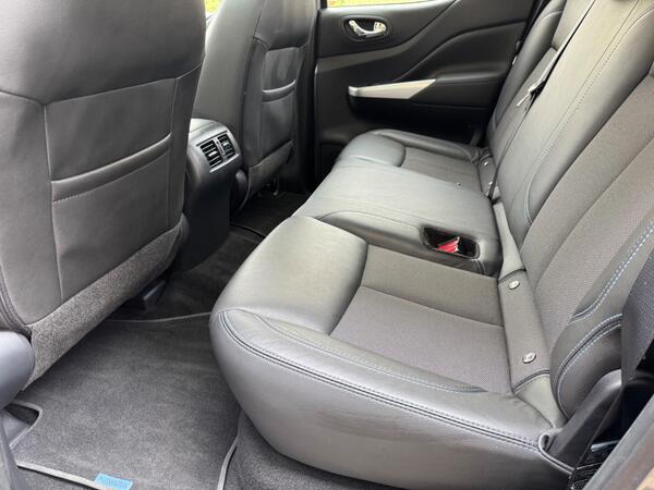 Nissan Navara 2.3 dCi N-Guard Auto 4WD Euro 6 4dr
