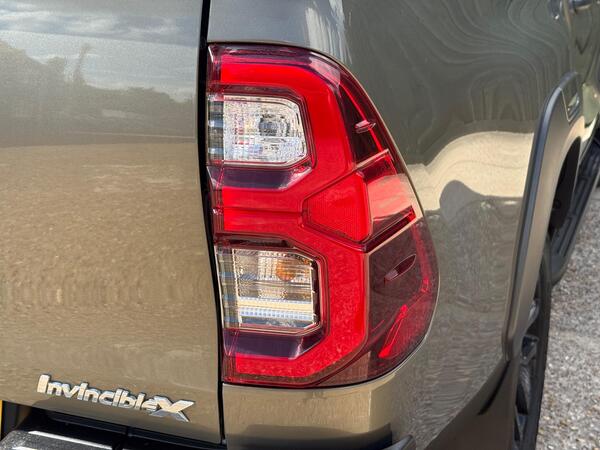 Toyota Hilux 2.8 D-4D Invincible X Auto 4WD Euro 6 (s/s) 4dr at 43th