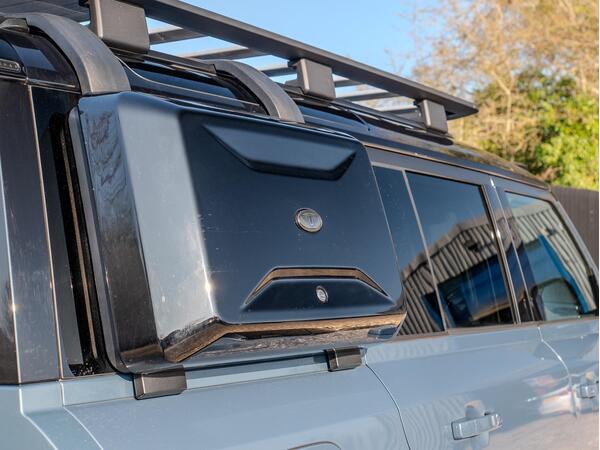 LAND ROVER DEFENDER X-DYNAMIC SE D MHEV A - Image 11