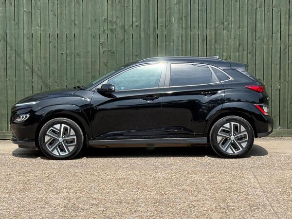Hyundai KONA 64kWh Premium Auto 5dr (10.5kW Charger)