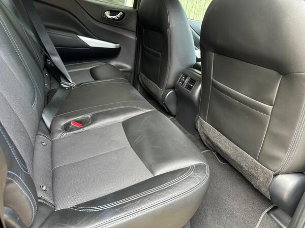 Nissan Navara 2.3 dCi N-Guard Auto 4WD Euro 6 4dr at 38th