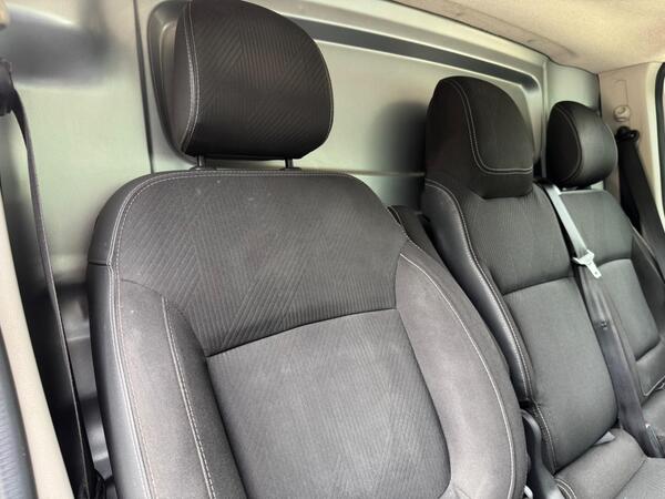 Renault Trafic 2.0 dCi Blue SL28 Sport L1 H1 Euro 6 (s/s) 5dr at 9th