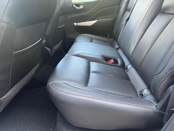 Nissan Navara 2.3 dCi Tekna 4WD Euro 6 (s/s) 4dr at 34th