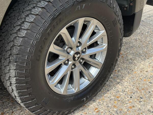 Mitsubishi L200 2.4 DI-D DC Barbarian Pickup Double Cab 4dr Diesel Auto 4WD Euro 6 (178 ps) at 37th