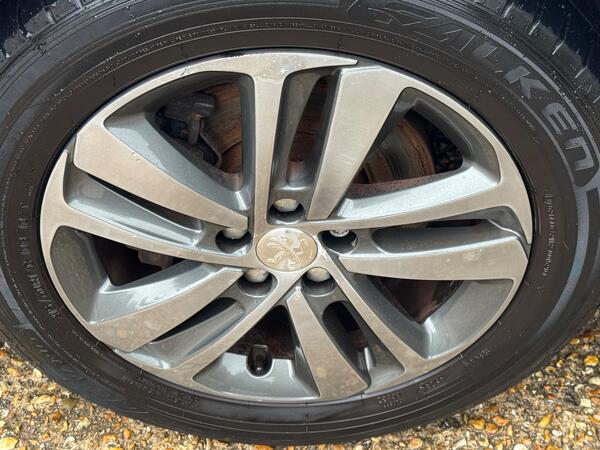 Peugeot Expert 2.0 BlueHDi 1400 Professional Plus Standard Panel Van MWB Euro 6 (s/s) 6dr at 49th