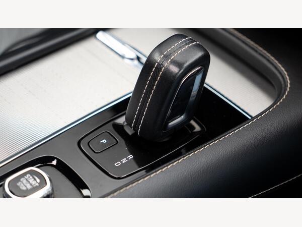 VOLVO XC90 R-DESIGN B5 MHEV AWD AUTO - Image 33
