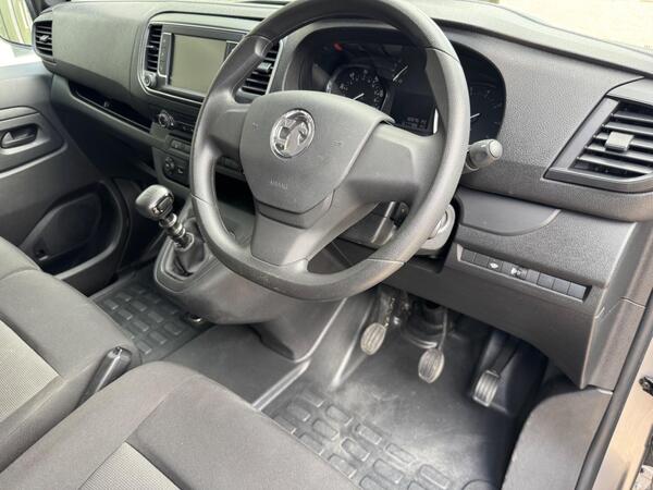 Vauxhall Vivaro 2.0 Turbo D 3100 Pro L2 H1 Euro 6 (s/s) 6dr at 4th