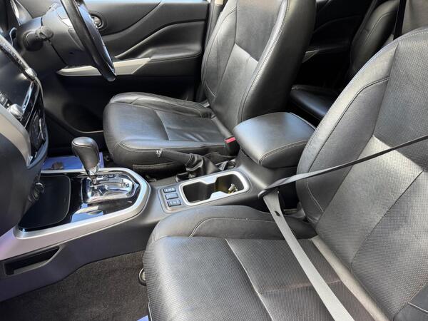Nissan Navara 2.3 dCi Tekna Auto 4WD Euro 6 4dr at 12th