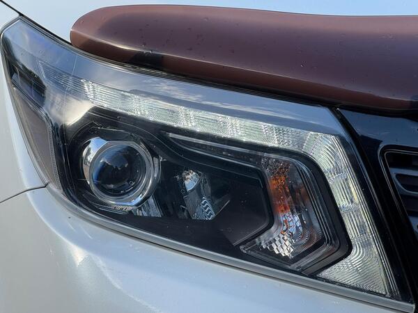 Nissan Navara 2.3 dCi N-Guard 4WD Euro 6 (s/s) 4dr at 41th