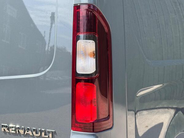 Renault Trafic 2.0 dCi ENERGY 28 Black Edition SWB Standard Roof Euro 6 (s/s) 5dr at 49th