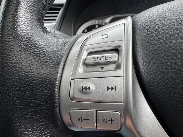 Nissan Navara 2.3 dCi N-Guard Auto 4WD Euro 6 4dr at 20th