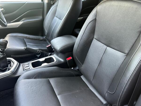 Nissan Navara 2.3 dCi Tekna 4WD Euro 6 (s/s) 4dr at 36th